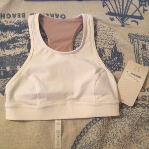 NWT Lululemon Pace Perfect Storage bra size 4!